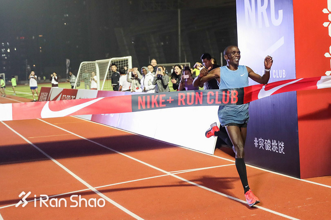 视频 | 独家专访马拉松最强跑者基普乔格 聊一聊他突破极限的秘诀