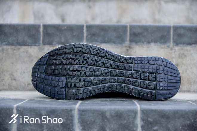 开箱 | 黑暗精灵 为夜而生 Reebok PUMP PLUS夜跑鞋