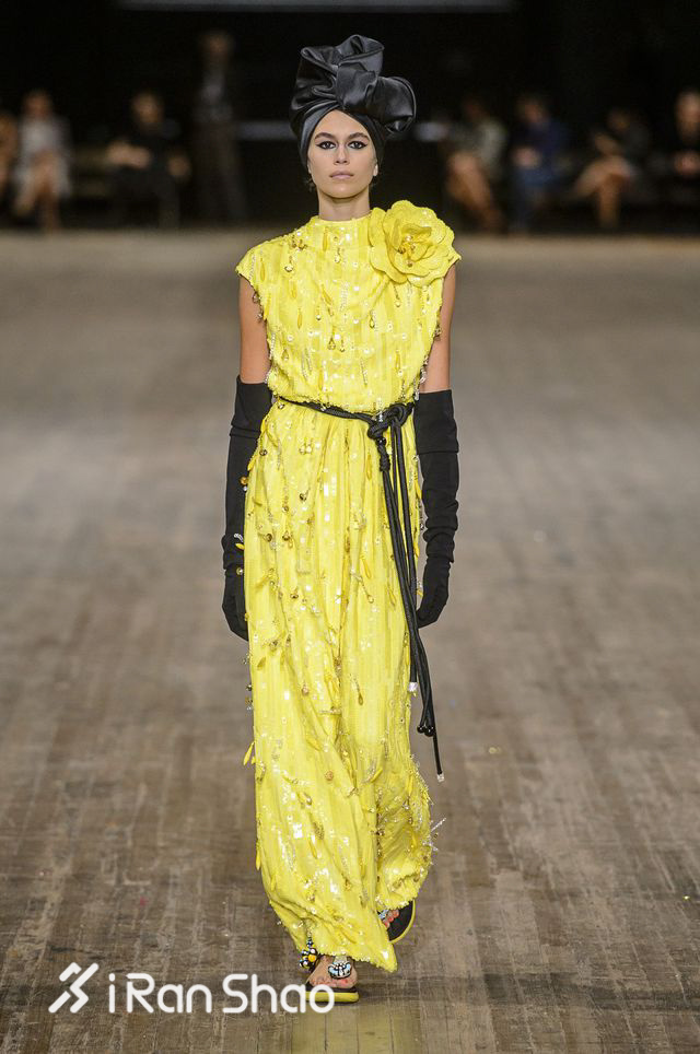 热点 | 看了一圈时装周 一大堆大长腿里就服Kaia Gerber