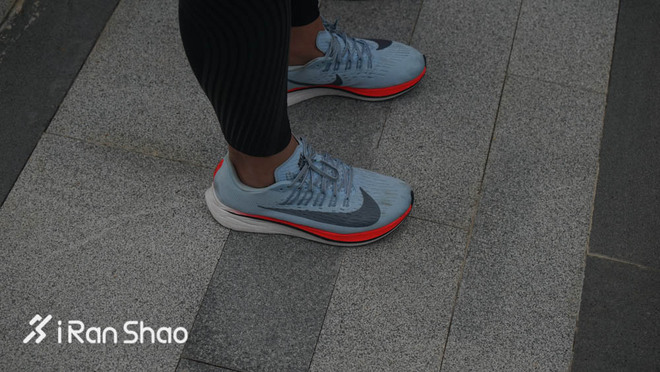 现场 | 耐克在时装周搭了个实验室 里面放了两台跑步机