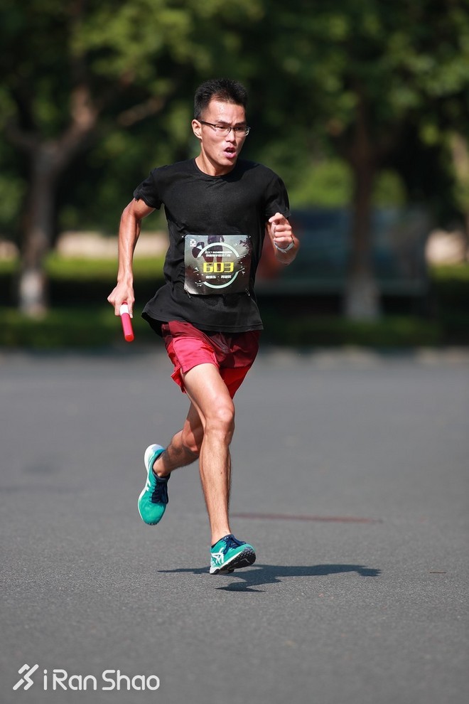 人物 | 南马国内第一狄鋆：跑龄两年多 PB 2:25的秘诀