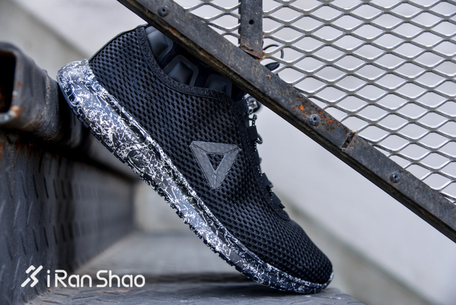 开箱 | 黑暗精灵 为夜而生 Reebok PUMP PLUS夜跑鞋