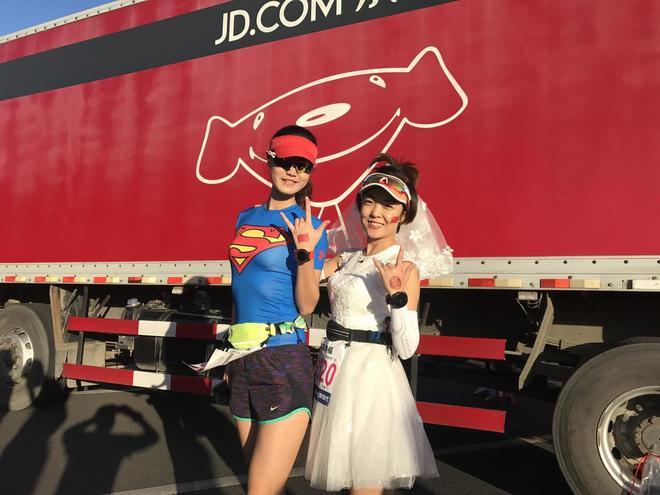 穿着婚纱跑北马，路人为我狂打Call