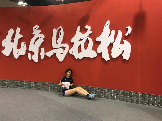 穿着婚纱跑北马，路人为我狂打Call