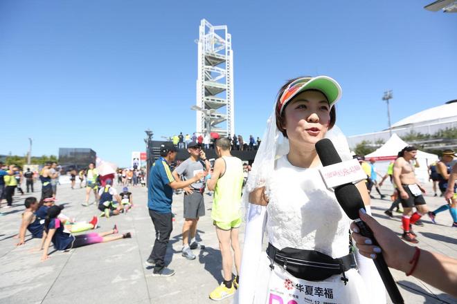 穿着婚纱跑北马，路人为我狂打Call