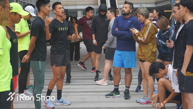 现场 | 耐克在时装周搭了个实验室 里面放了两台跑步机