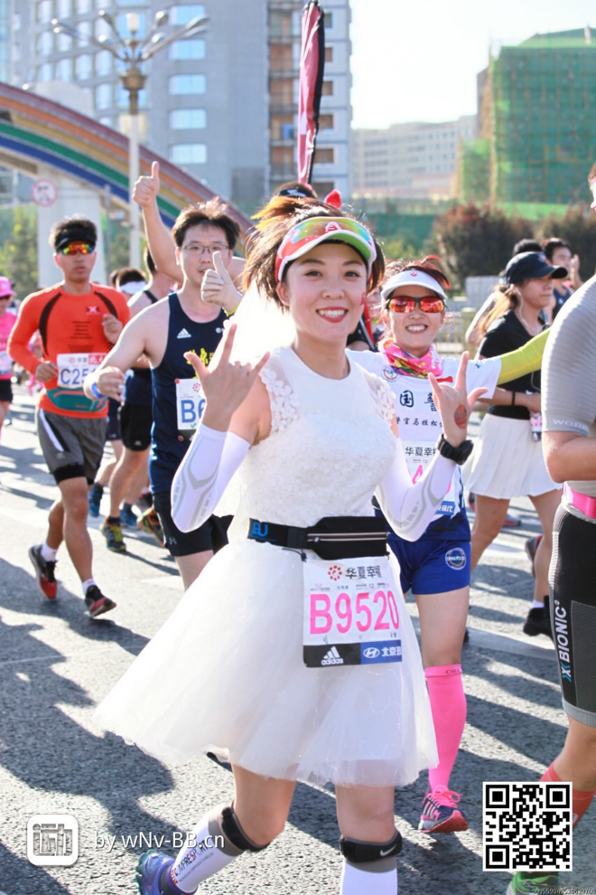 穿着婚纱跑北马，路人为我狂打Call