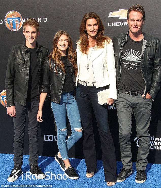 热点 | 看了一圈时装周 一大堆大长腿里就服Kaia Gerber