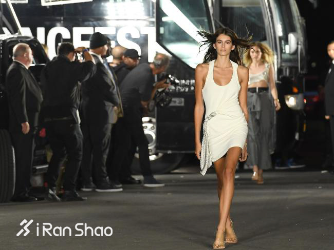 热点 | 看了一圈时装周 一大堆大长腿里就服Kaia Gerber