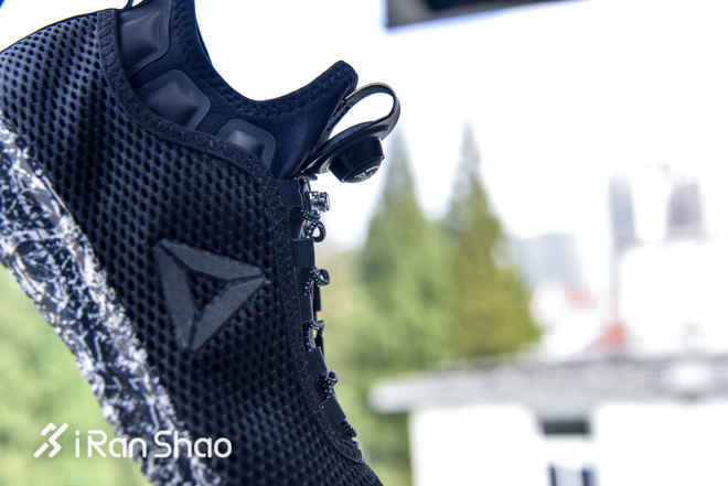 开箱 | 黑暗精灵 为夜而生 Reebok PUMP PLUS夜跑鞋