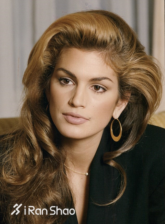 热点 | 看了一圈时装周 一大堆大长腿里就服Kaia Gerber