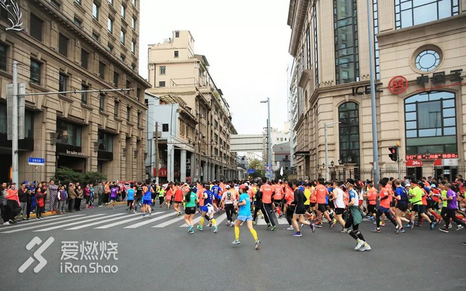 再见，那个被老师抱上单杠的少年