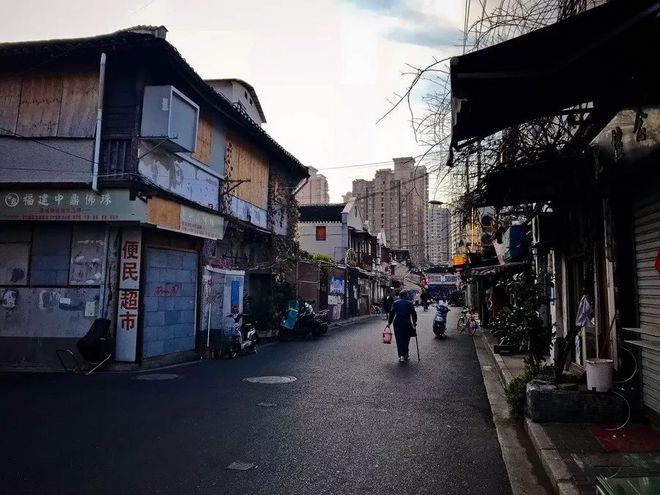 霞飞路的梧桐时光——上马城记