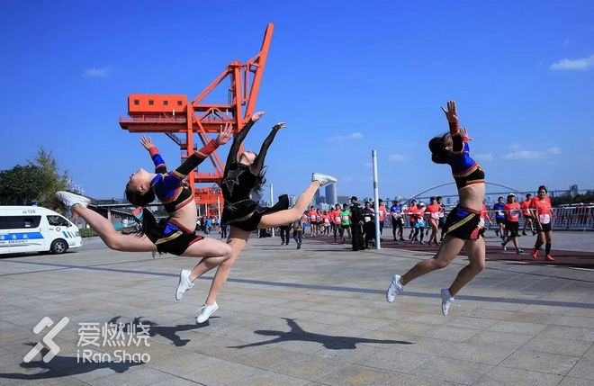 再见，那个被老师抱上单杠的少年