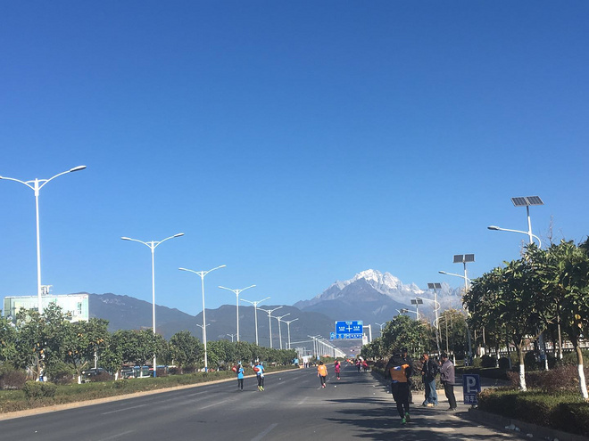 热点 | 一年级生丽江马拉松的全程首秀