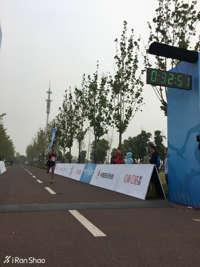 人物 | 上马2:24获国内第三 华东理工大学老师李鹏跃居“上海一哥”