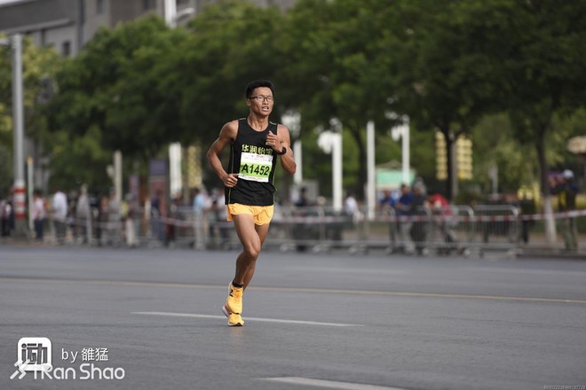 人物 | 上马2:24获国内第三 华东理工大学老师李鹏跃居“上海一哥”