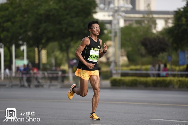 人物 | 上马2:24获国内第三 华东理工大学老师李鹏跃居“上海一哥”