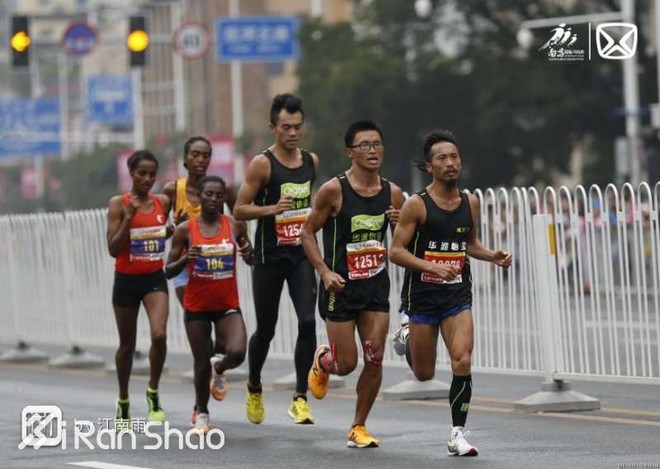人物 | 上马2:24获国内第三 华东理工大学老师李鹏跃居“上海一哥”