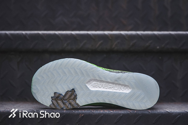 开箱 | Saucony Freedom ISO “上海”限定款 脚踩白玉兰去PB