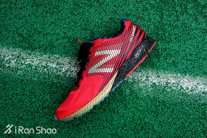 TopX | 热门竞速跑鞋横评：速度与实力的比拼！