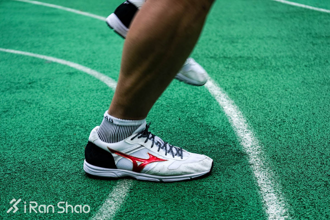 TopX | 热门竞速跑鞋横评：速度与实力的比拼！