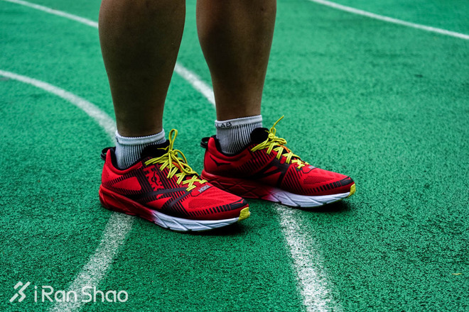 TopX | 热门竞速跑鞋横评：速度与实力的比拼！