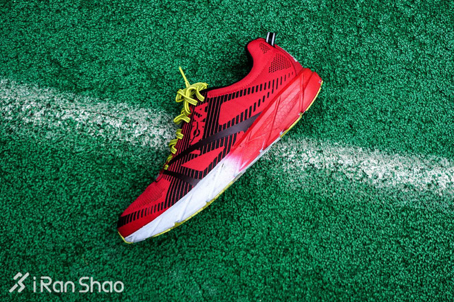 TopX | 热门竞速跑鞋横评：速度与实力的比拼！