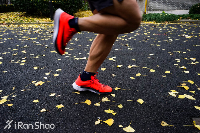 跑鞋 | 深度评测：Nike Zoom Vaporfly 4% vs Nike Zoom Fly 神奇与平庸