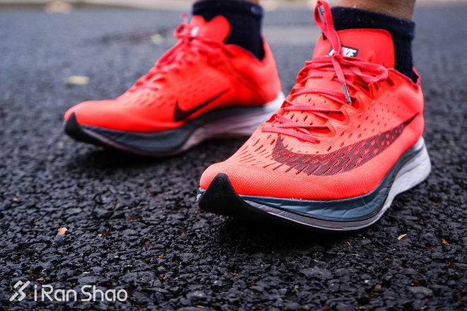 跑鞋 | 深度评测：Nike Zoom Vaporfly 4% vs Nike Zoom Fly 神奇与平庸