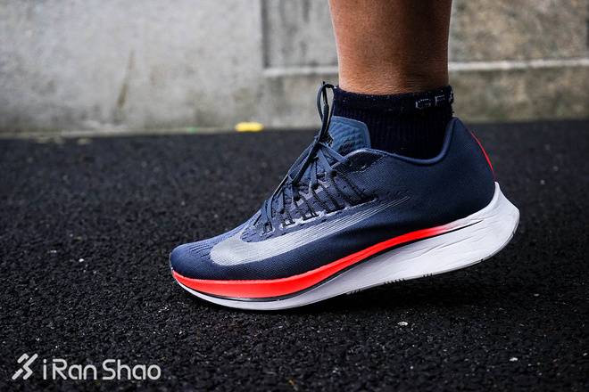 跑鞋 | 深度评测：Nike Zoom Vaporfly 4% vs Nike Zoom Fly 神奇与平庸