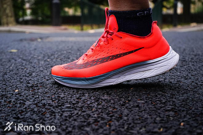 跑鞋 | 深度评测：Nike Zoom Vaporfly 4% vs Nike Zoom Fly 神奇与平庸