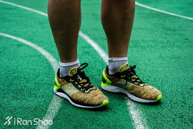 TopX | 热门竞速跑鞋横评：速度与实力的比拼！