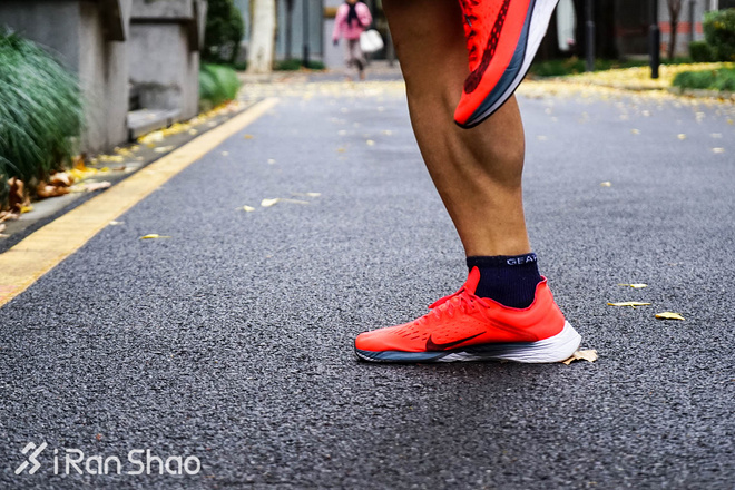 跑鞋 | 深度评测：Nike Zoom Vaporfly 4% vs Nike Zoom Fly 神奇与平庸