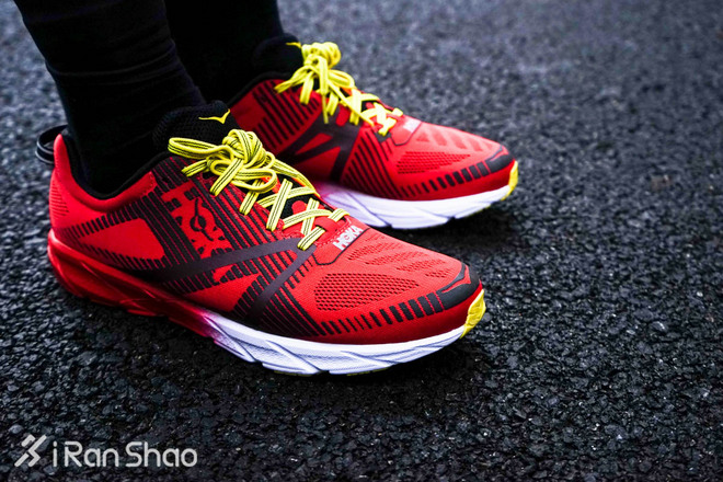 跑鞋 | HOKA ONE ONE TRACER 2 鞋面大换血 表现更出色