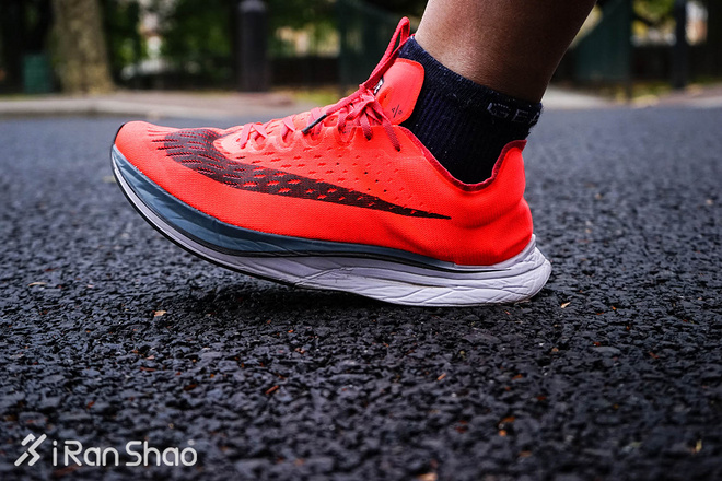跑鞋 | 深度评测：Nike Zoom Vaporfly 4% vs Nike Zoom Fly 神奇与平庸