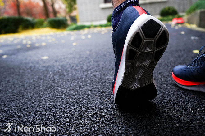 跑鞋 | 深度评测：Nike Zoom Vaporfly 4% vs Nike Zoom Fly 神奇与平庸