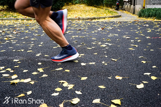 跑鞋 | 深度评测：Nike Zoom Vaporfly 4% vs Nike Zoom Fly 神奇与平庸