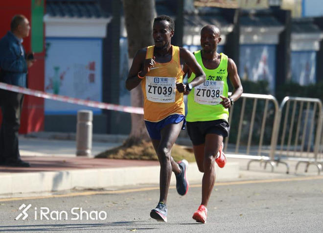 跑鞋战力榜 Vol.04 | 冠军属于美津浓 多威首次以实力登榜