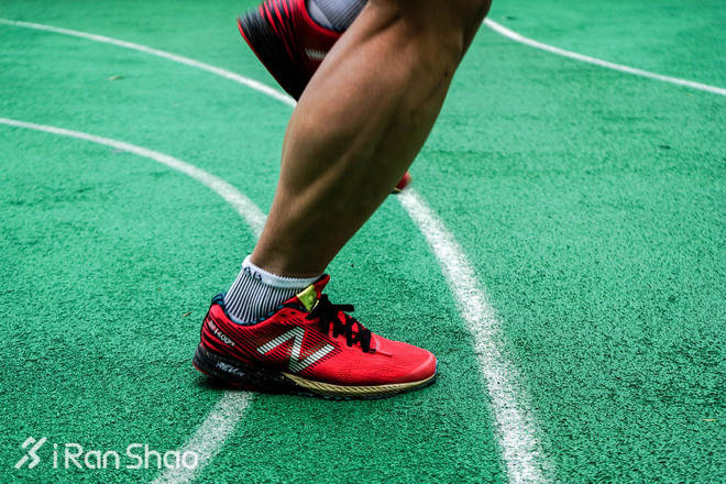 TopX | 热门竞速跑鞋横评：速度与实力的比拼！