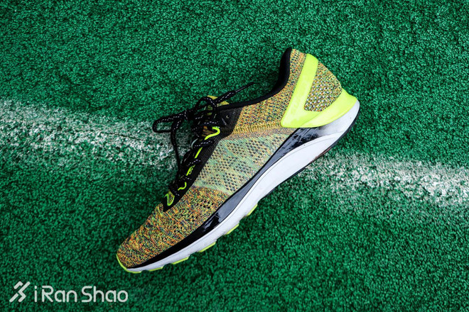 TopX | 热门竞速跑鞋横评：速度与实力的比拼！