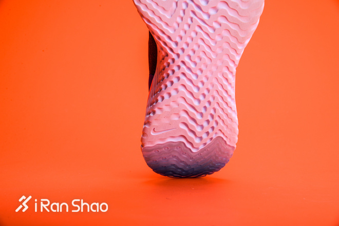 UNBOX | 四位一体的Nike Epic React Flyknit跑鞋开箱视频