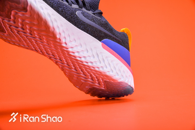 UNBOX | 四位一体的Nike Epic React Flyknit跑鞋开箱视频