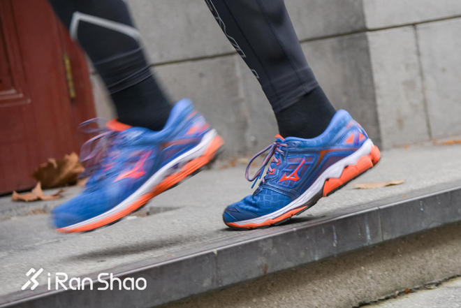 跑鞋 | 顶级缓震坚如磐石 Mizuno Wave Sky深度评测
