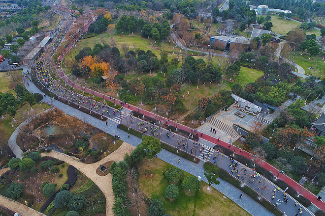 汉马系列赛迎春花灯跑第二季欢乐开跑