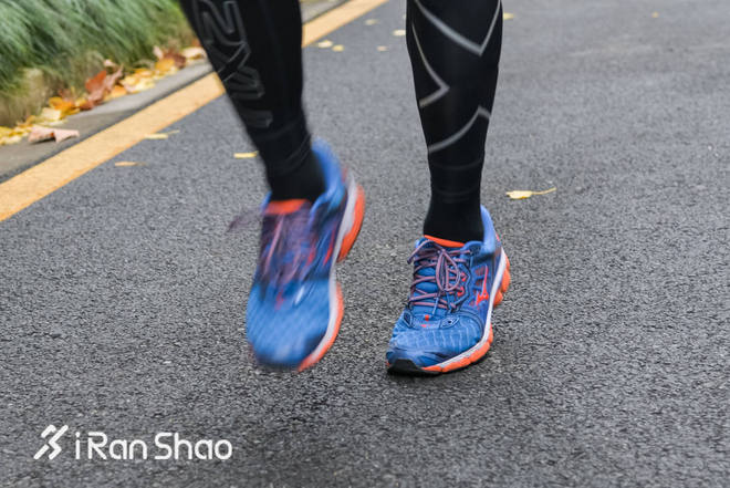 跑鞋 | 顶级缓震坚如磐石 Mizuno Wave Sky深度评测