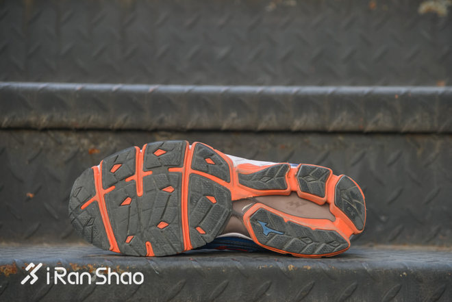 跑鞋 | 顶级缓震坚如磐石 Mizuno Wave Sky深度评测