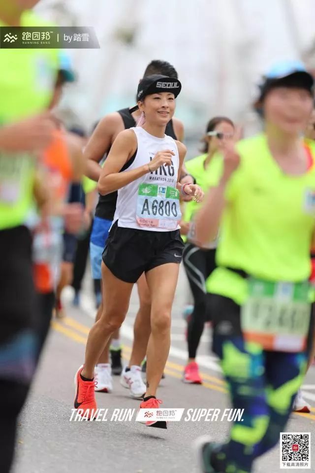 港马赛道死命喊“加油”的女孩，有人被感动知道吗