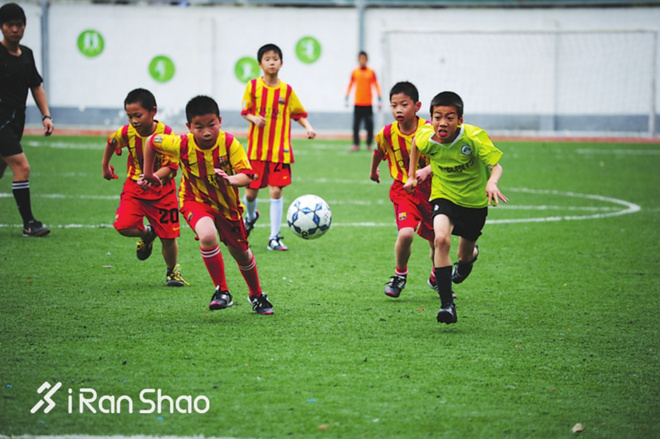 一周新鲜装备资讯 | 2018年第一场跑鞋战役打响 一大波「眼花缭乱」的耐克和阿迪达斯