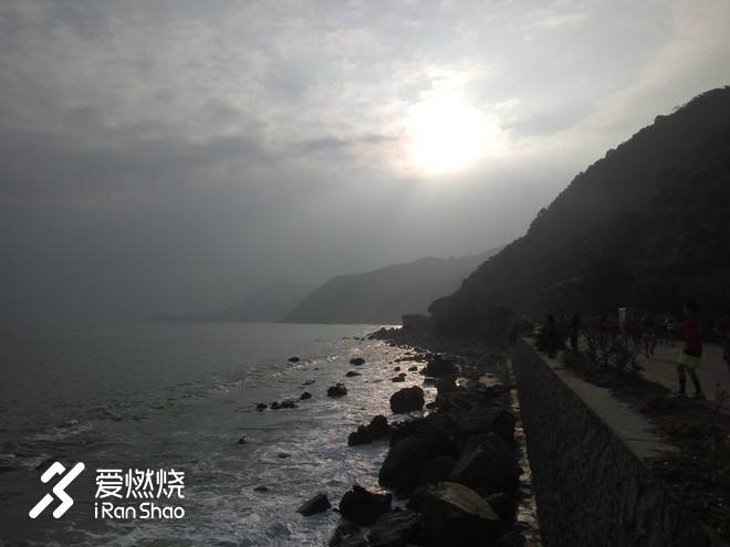 跑过一座城|择一处静谧，迎新岁朝阳，大鹏马拉松赛记